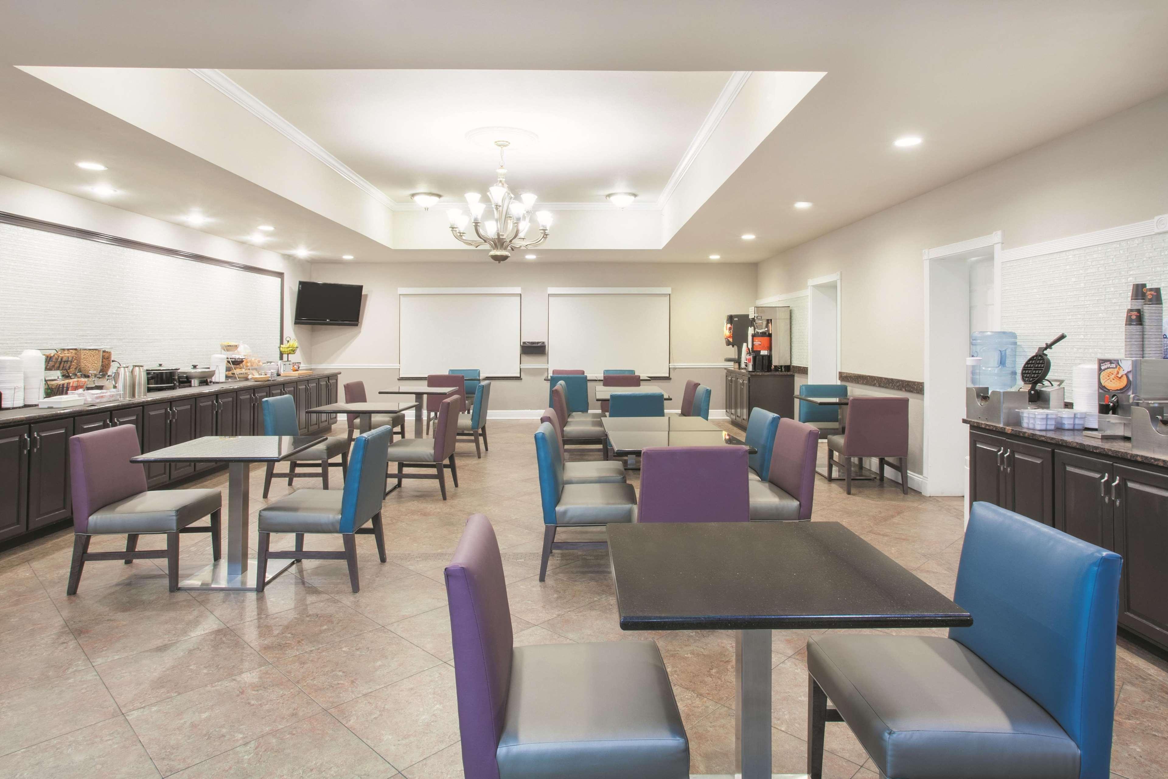 La Quinta By Wyndham Walton Hotel 3*
