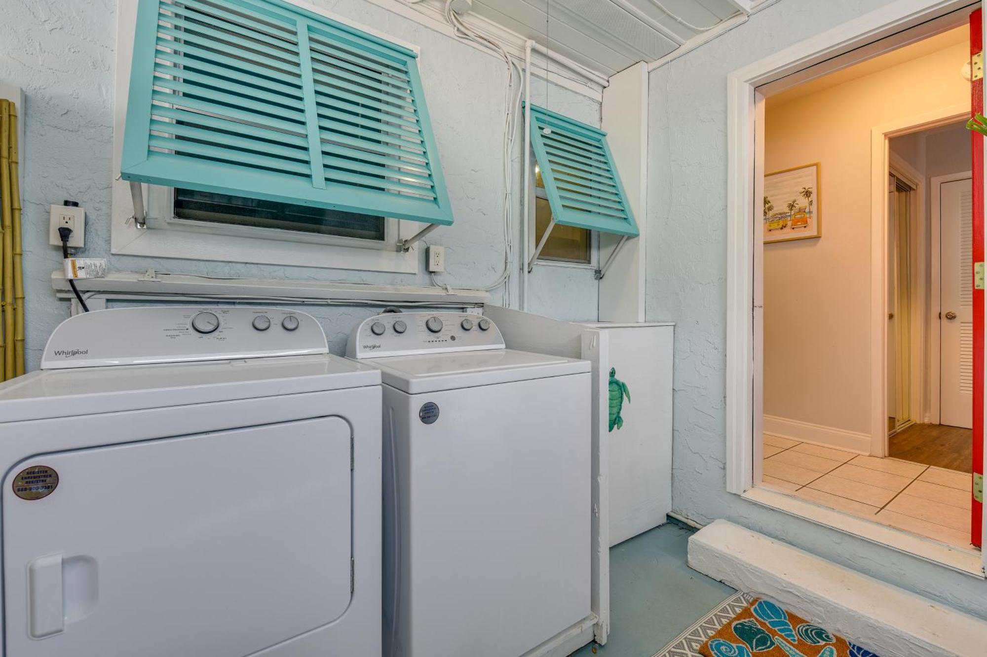 Walton With Private Hot Tub! Apartment