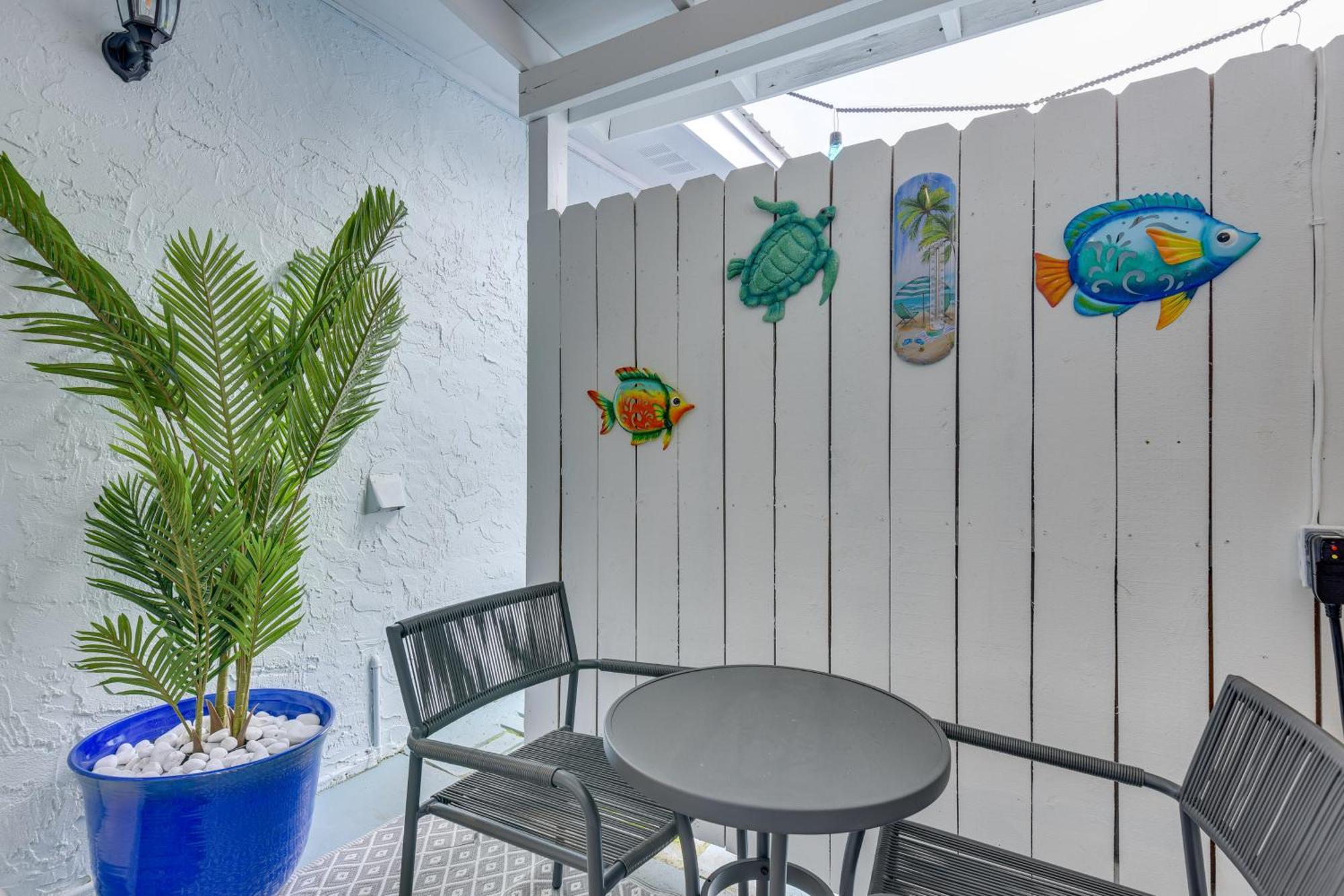 Walton With Private Hot Tub! Apartment *