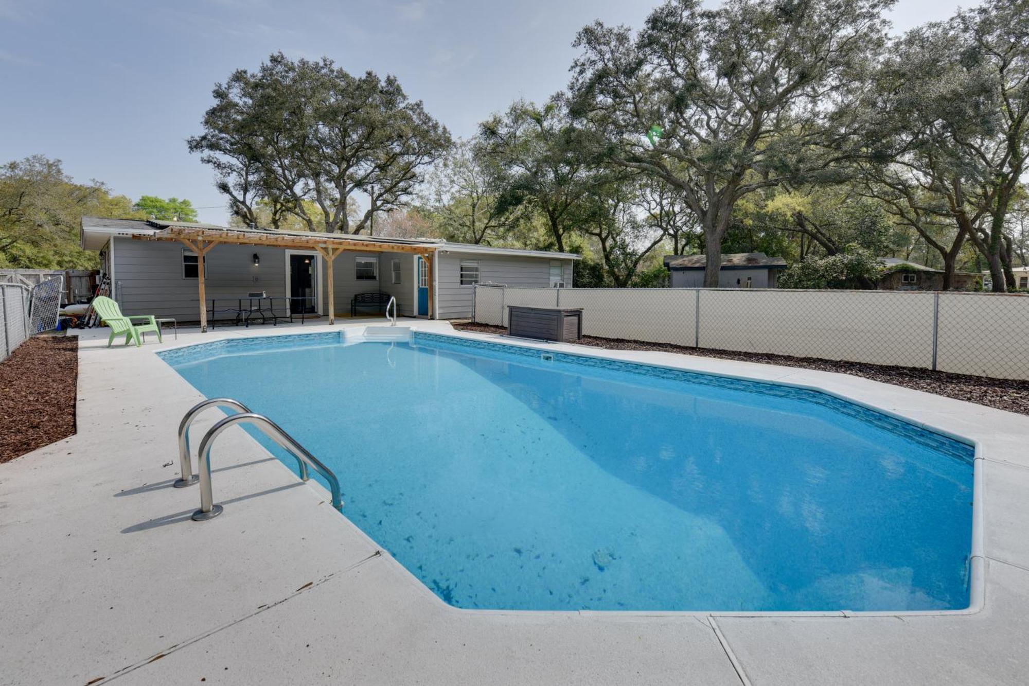 Holiday home Walton Vacation With Private Pool!