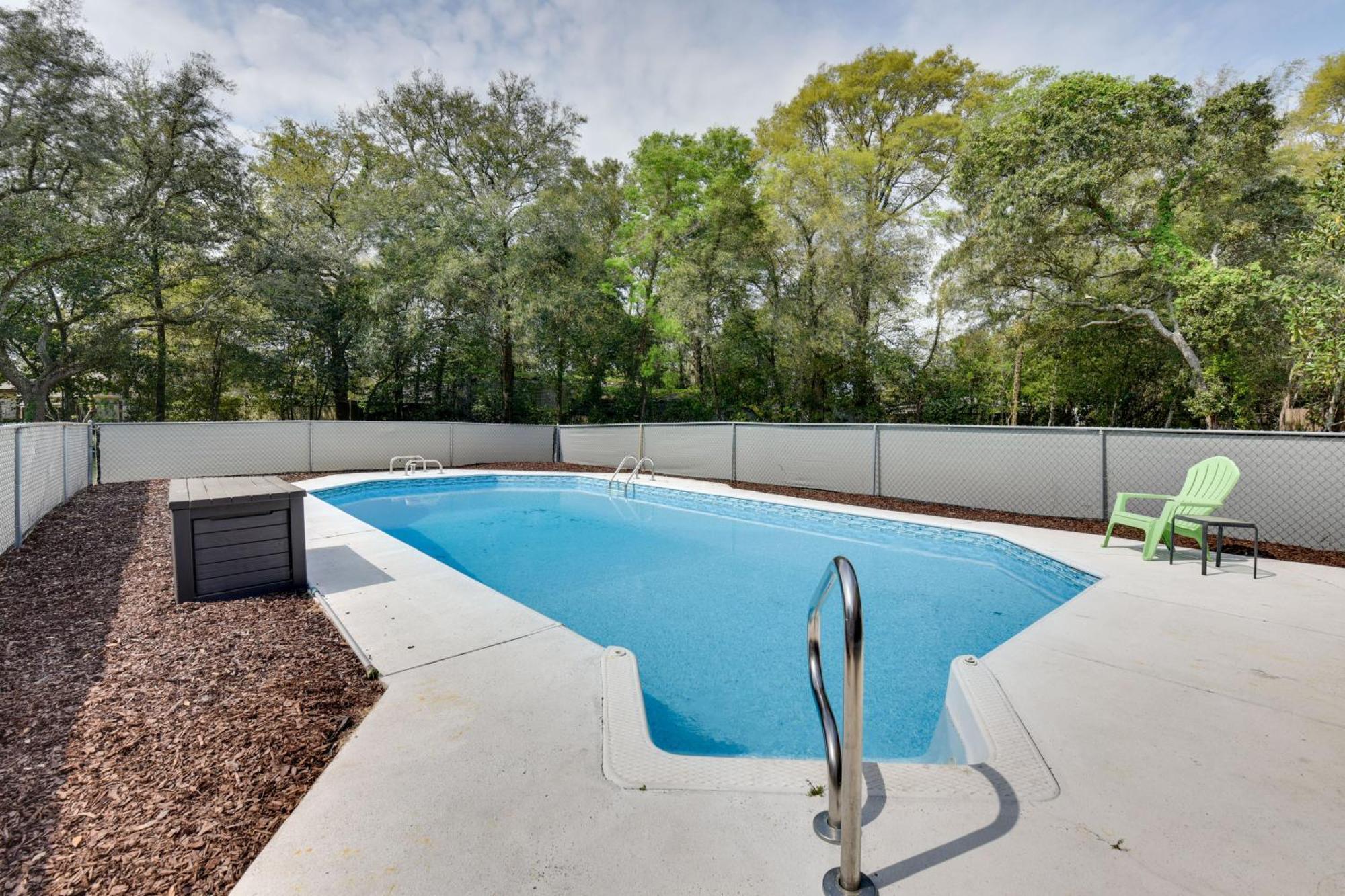 Walton Vacation With Private Pool! Holiday home *