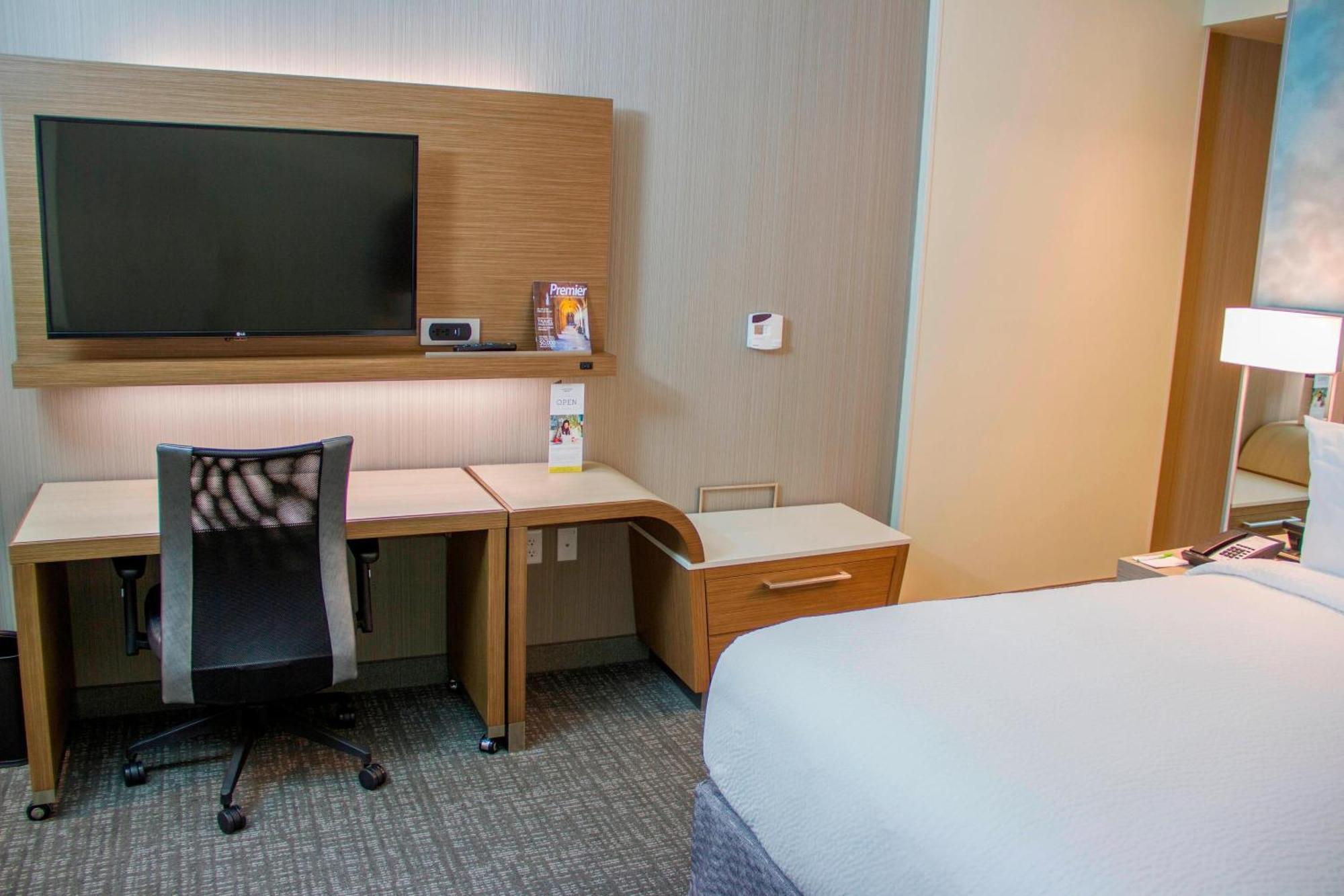 Courtyard By Marriott Walton Beach-west Destin 3*