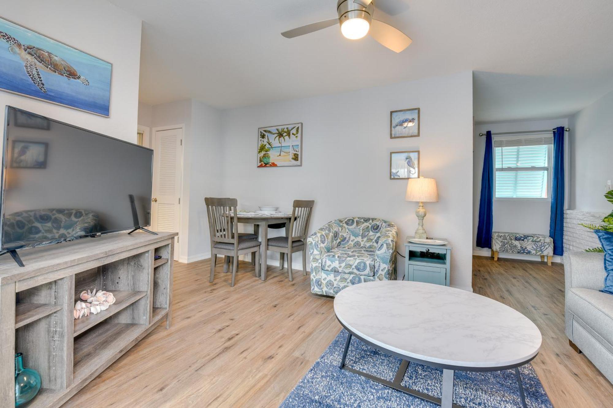 Walton With Private Hot Tub! Apartment