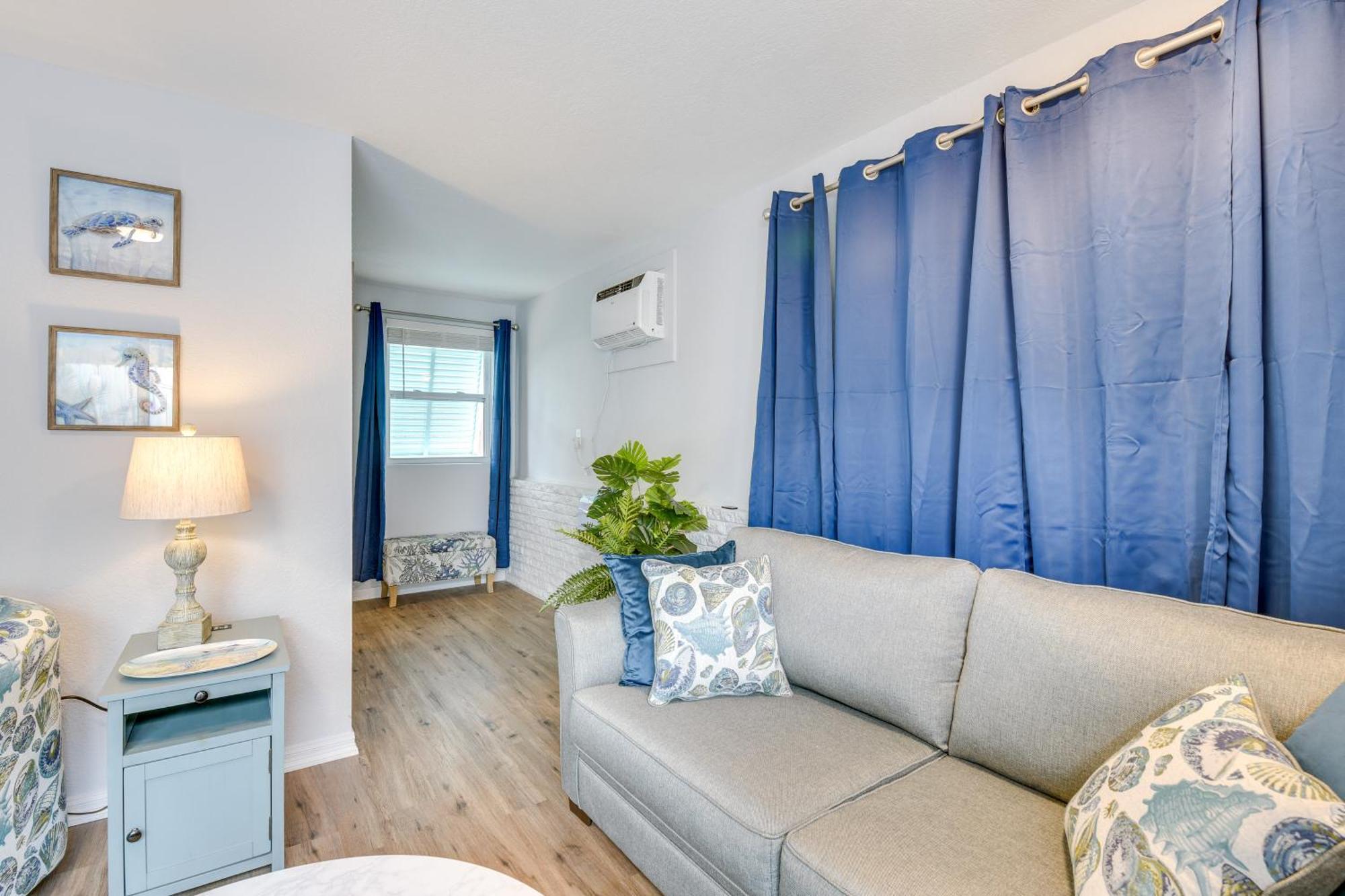 Walton With Private Hot Tub! Apartment *