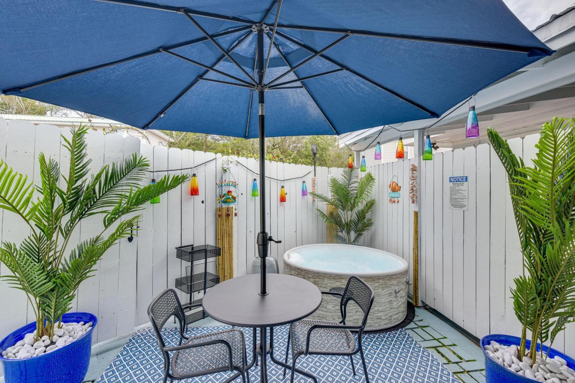 Walton With Private Hot Tub!