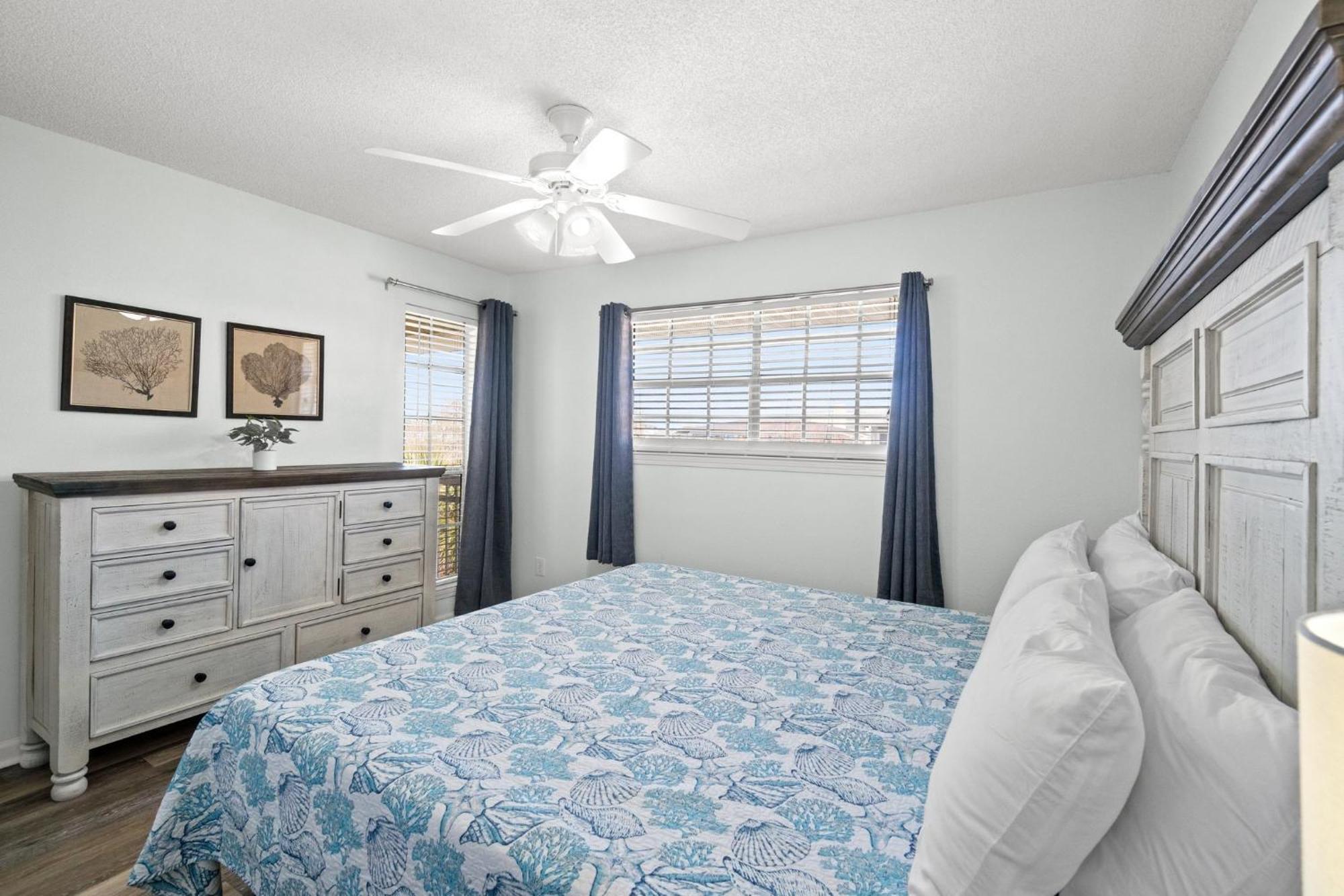 Fun Coral Cove 301, Free Activities Included! Holiday home Fort Walton Beach
