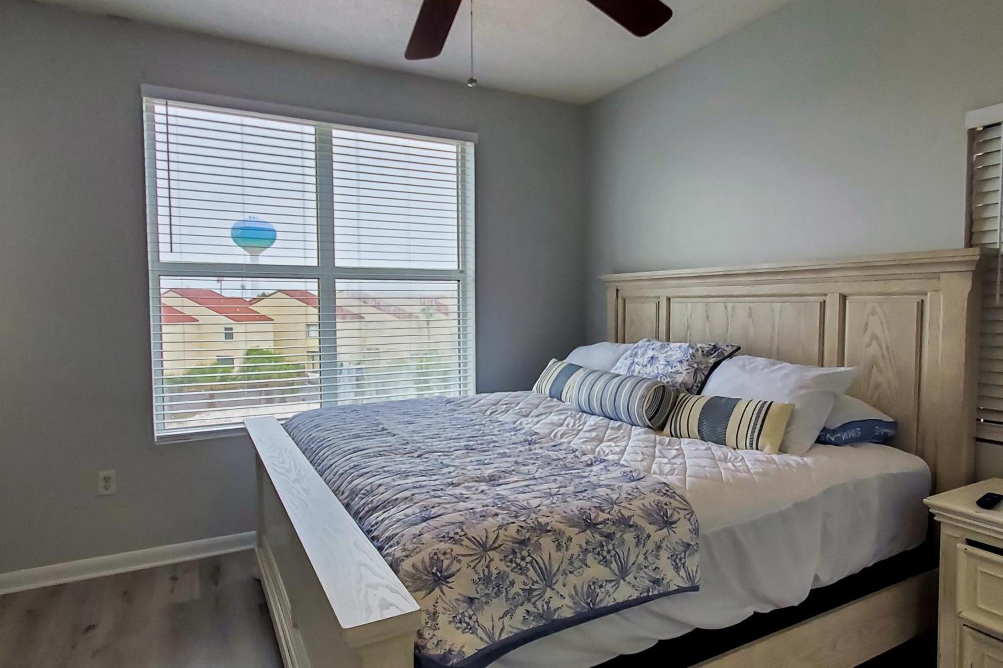 Palm Court Yacht Club 312 - Master Apartment
