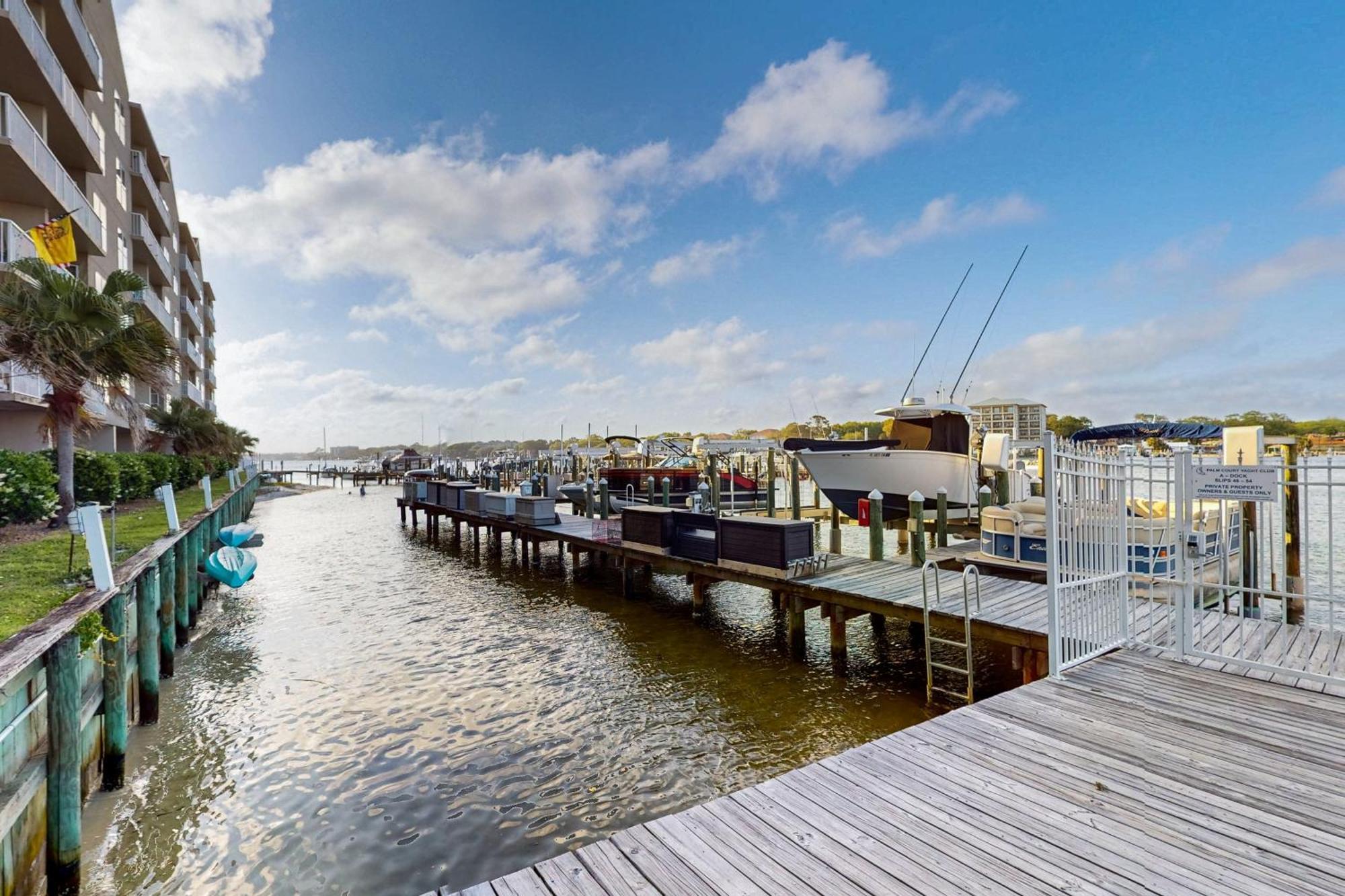 Palm Court Yacht Club 312 - Master