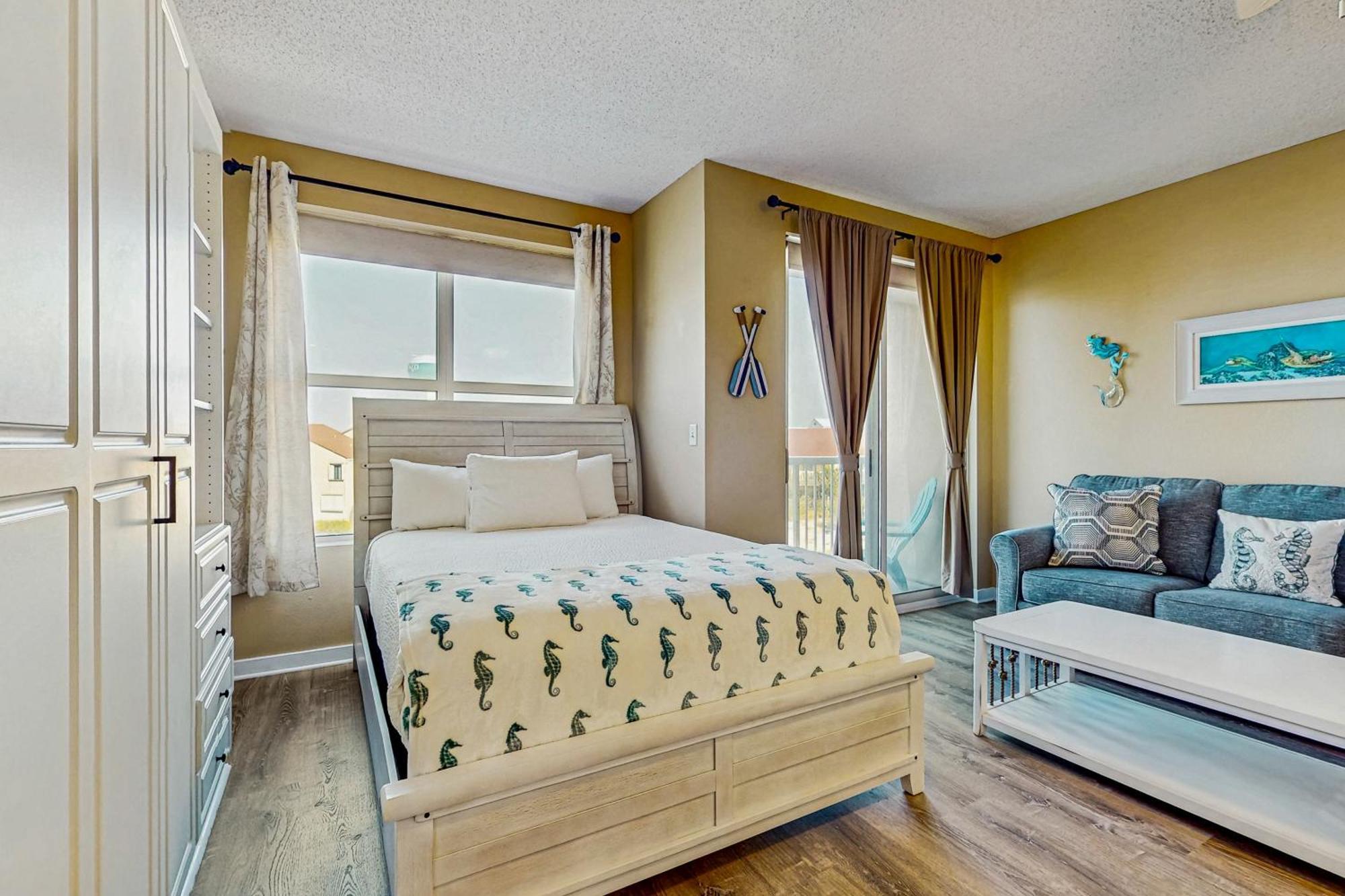 Palm Court Yacht Club 312 - Master Apartment *