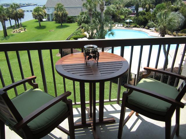 Pirates Bay Guest Chambers And Marina