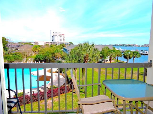 Pirates Bay Guest Chambers And Marina Hotel