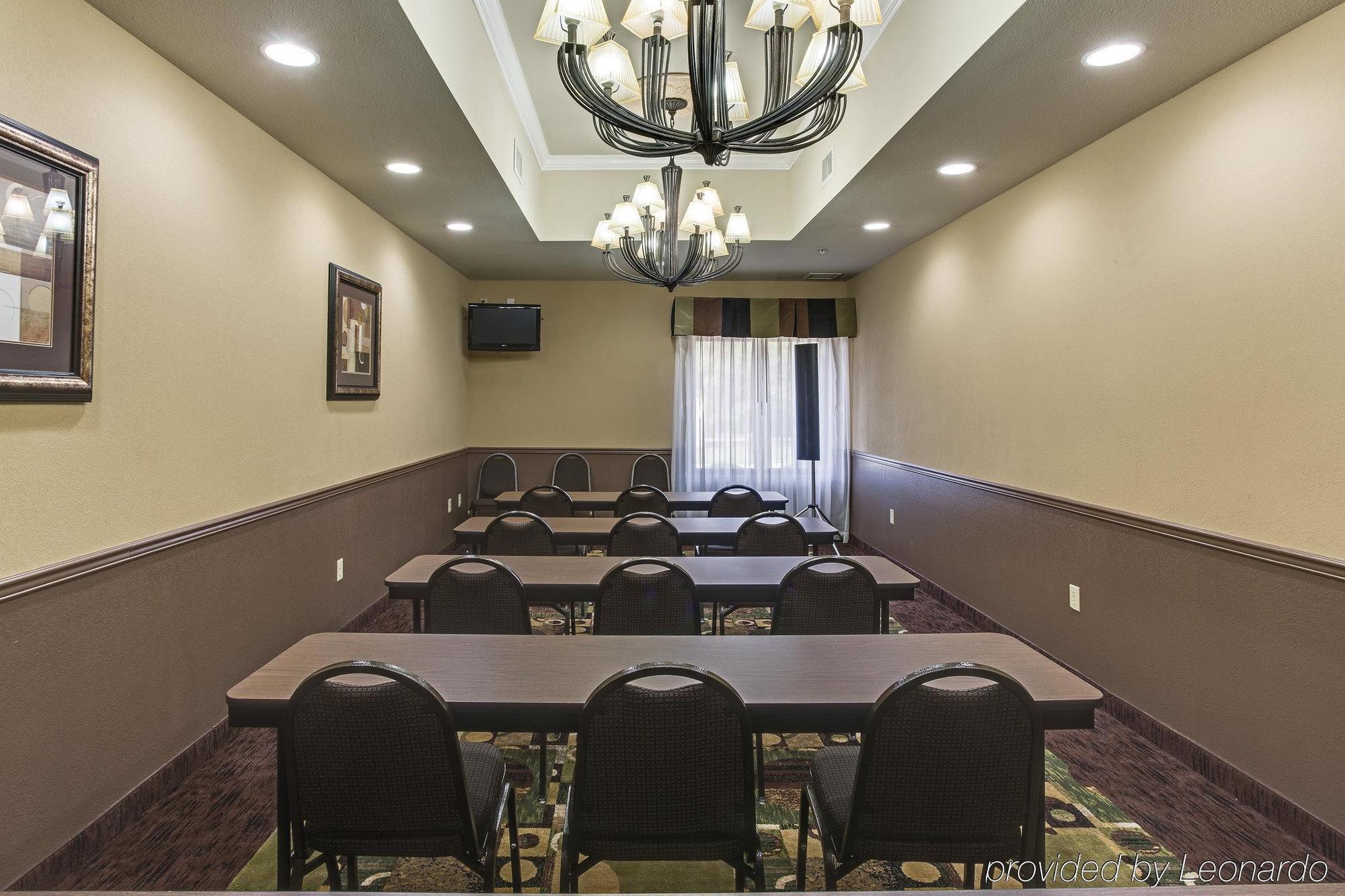 La Quinta By Wyndham Walton Hotel 3*