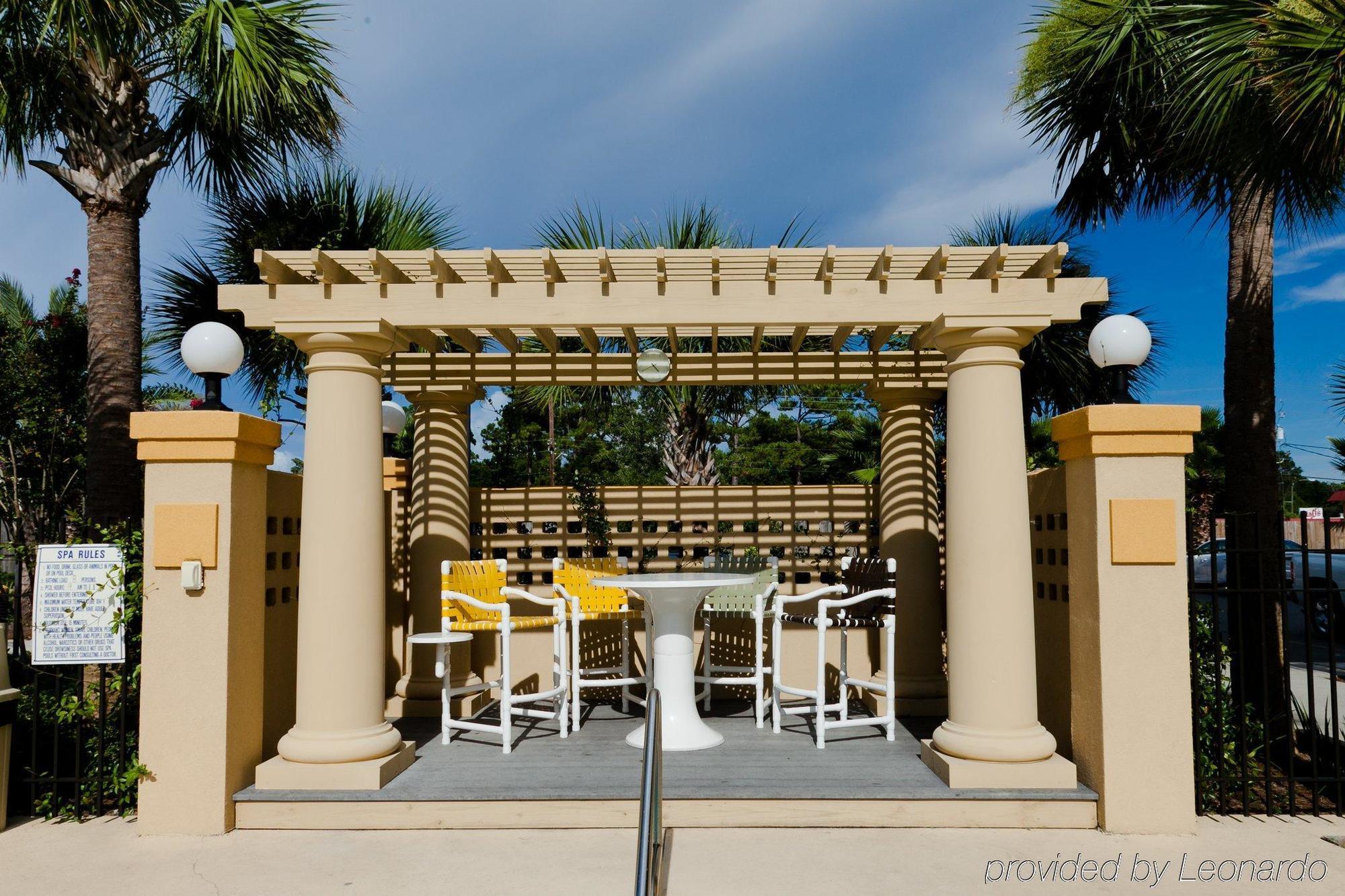 La Quinta By Wyndham Walton Hotel