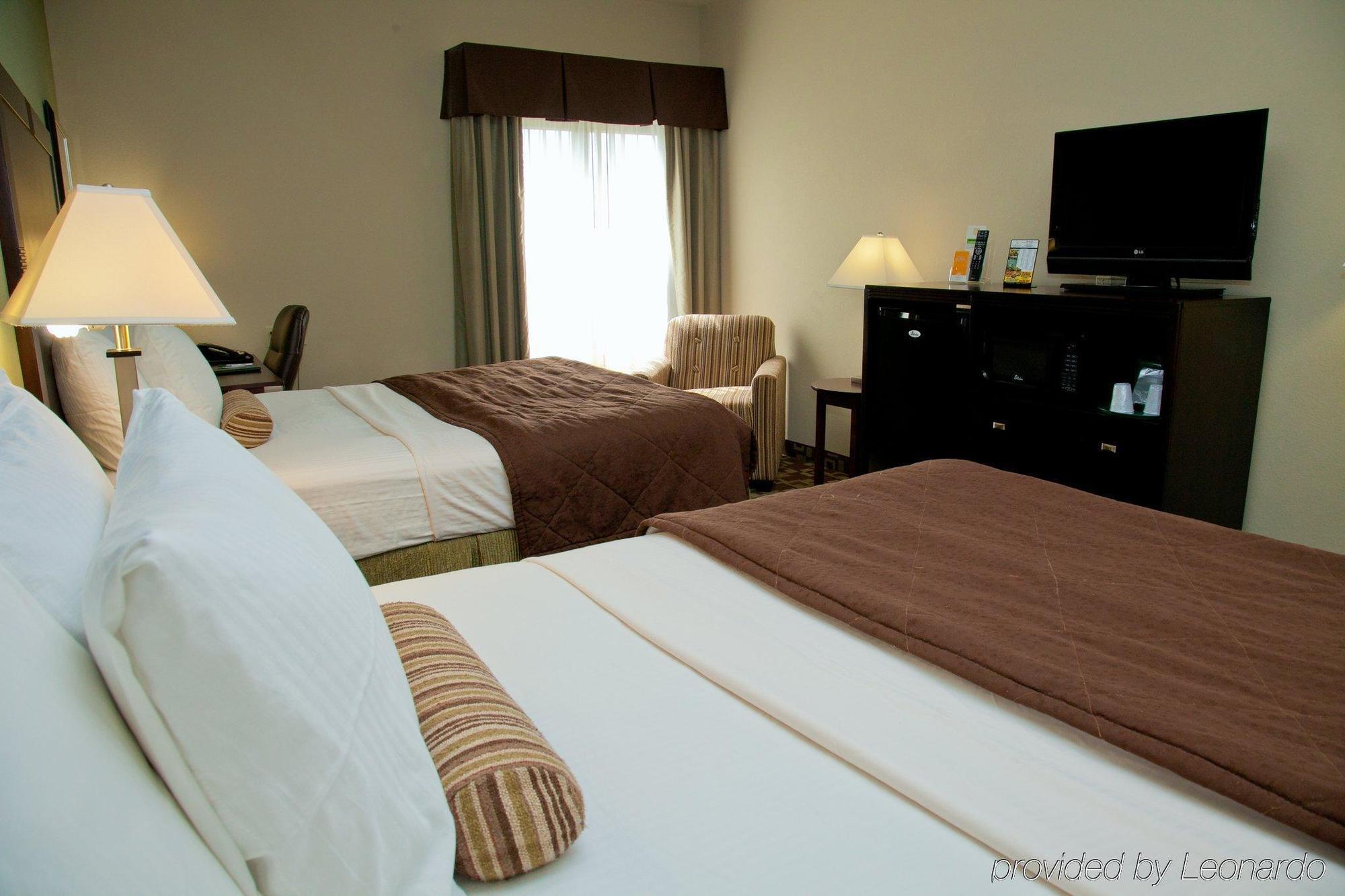 La Quinta By Wyndham Walton Hotel