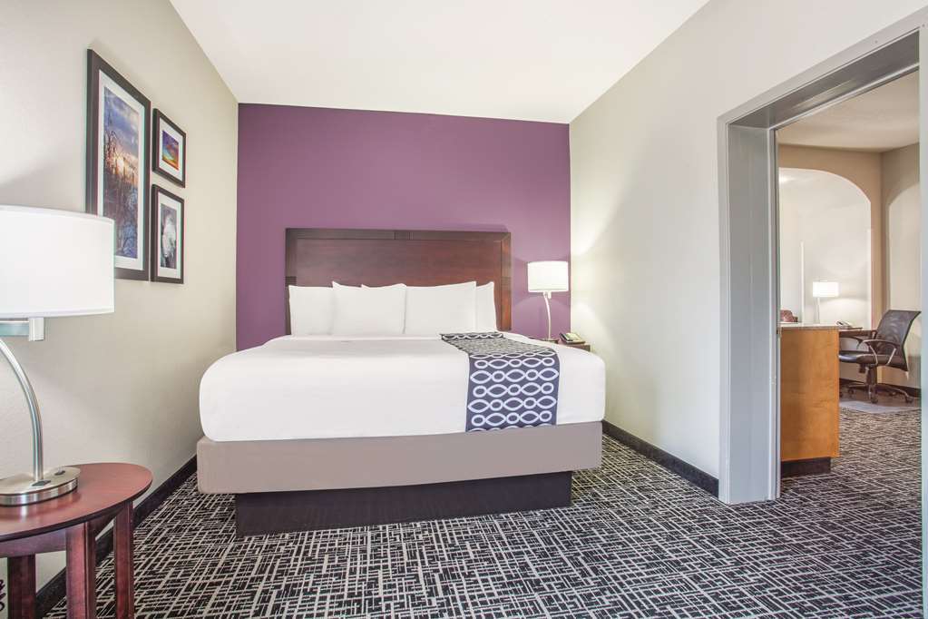 La Quinta By Wyndham Walton Hotel