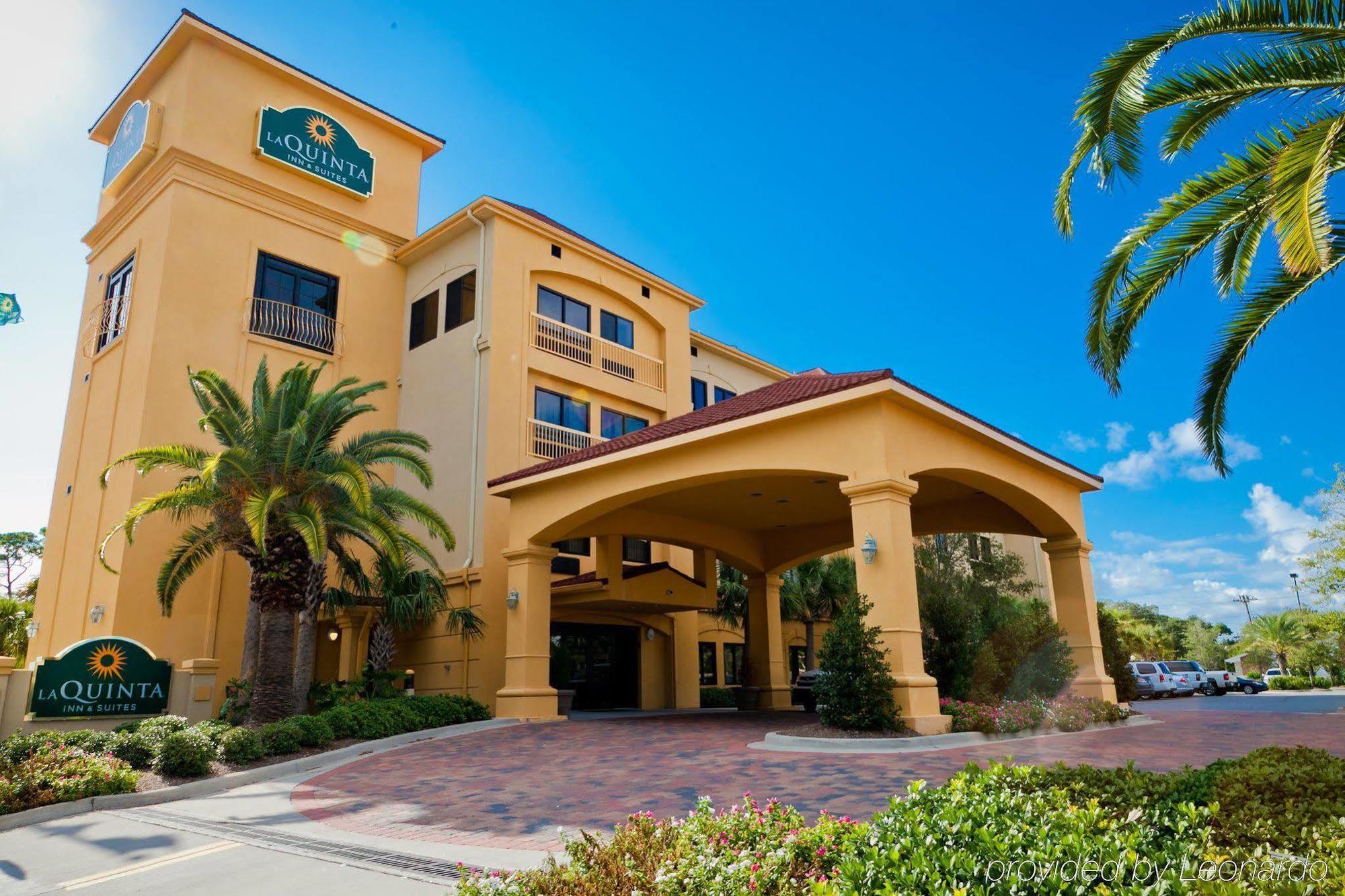 La Quinta By Wyndham Walton Hotel