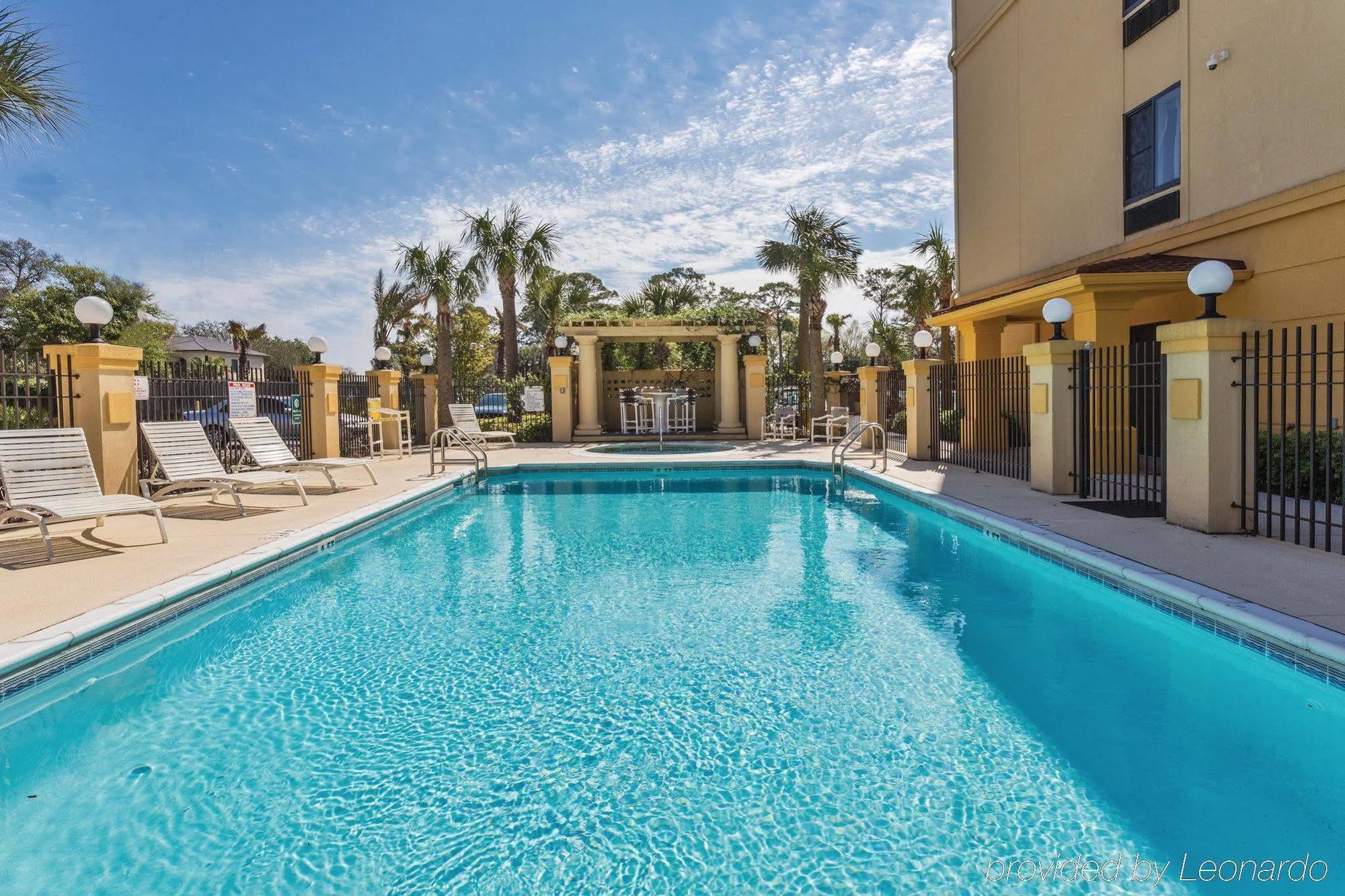 La Quinta By Wyndham Walton 3*