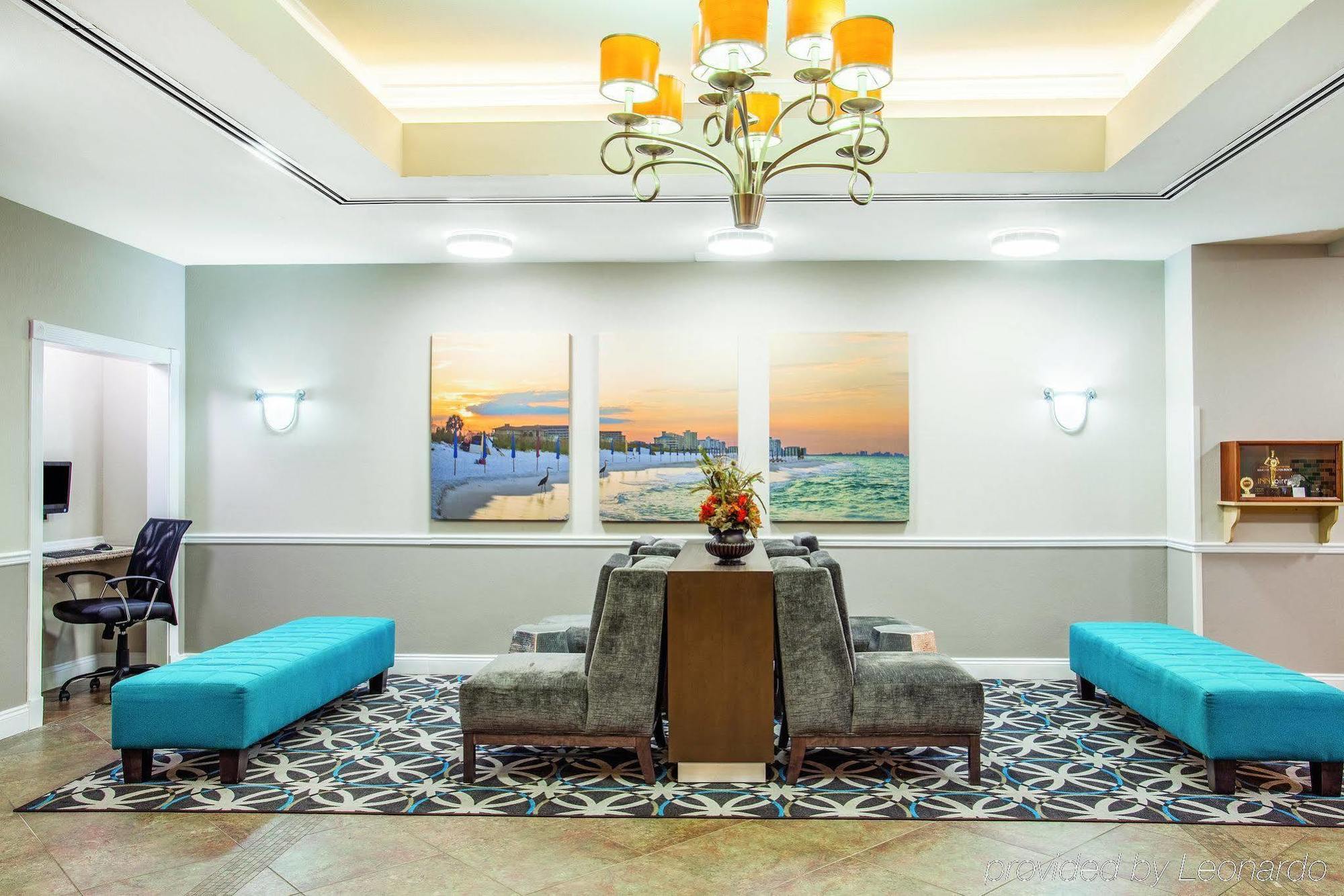 La Quinta By Wyndham Walton Hotel 3*